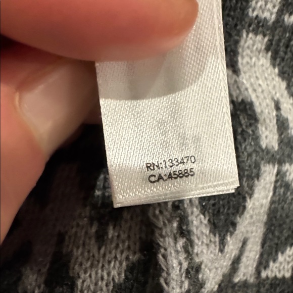 MICHAEL Michael Kors Gray Logo Winter Beanie Hat - Picture 6 of 9